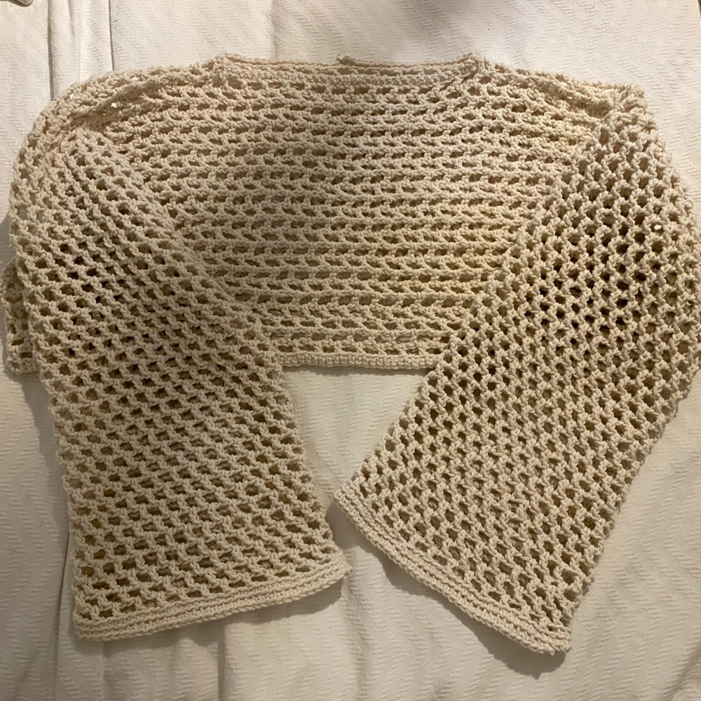 CROCHET CROP TOP! The perfect beach cover up.